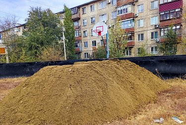 Во дворе будет корт